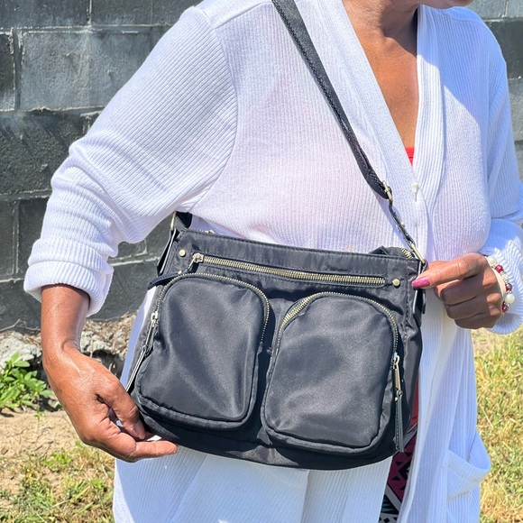 COMPACT UTILITY Shoulder Bag - Picture 4 of 5